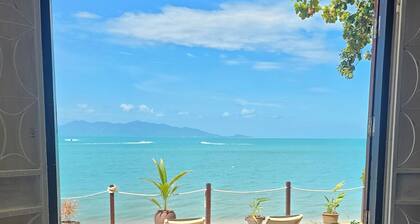 2-bedroom beachfront house with fast WIFI