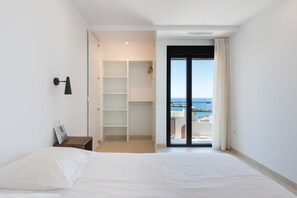 3 bedrooms, in-room safe, iron/ironing board, free WiFi
