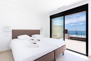 3 bedrooms, in-room safe, iron/ironing board, travel crib