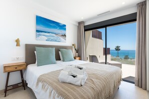3 室のベッドルーム、セーフティボックス (室内)、アイロン / アイロン台、旅行用ベビーベッド