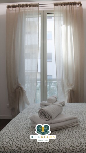 Kamar Double Comfort, balkon, pemandangan kota | Interior