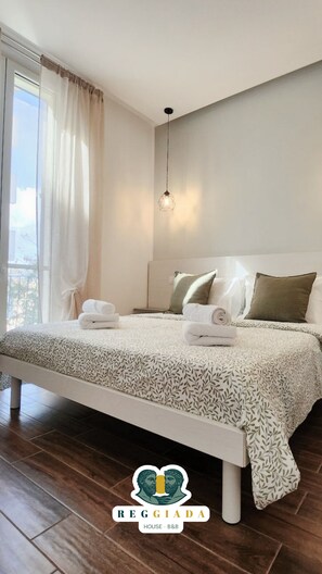 Comfort-Doppelzimmer, Balkon, Stadtblick | Zimmersafe, Schreibtisch, Verdunkelungsvorhänge, schallisolierte Zimmer