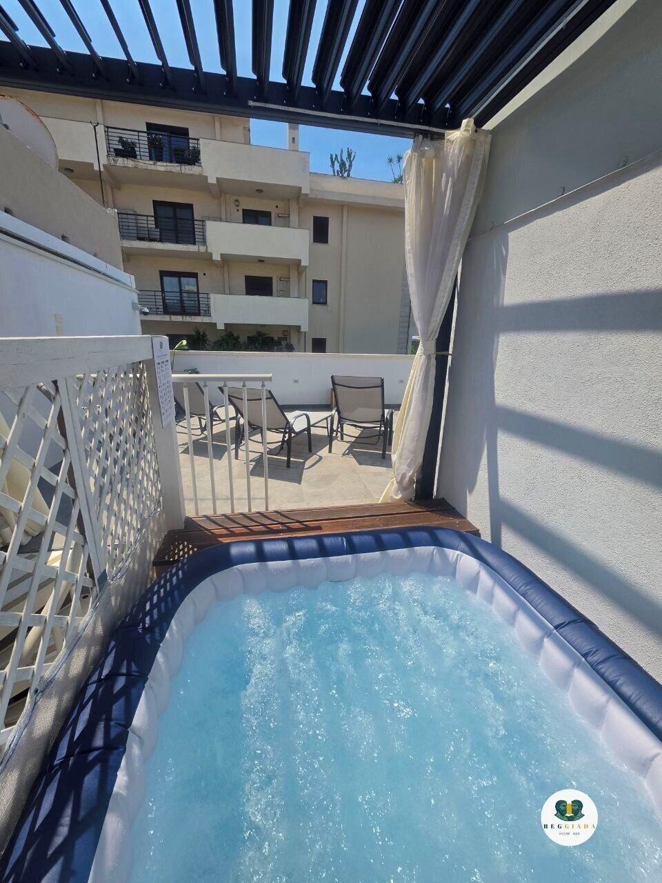 Bain à remous extérieur