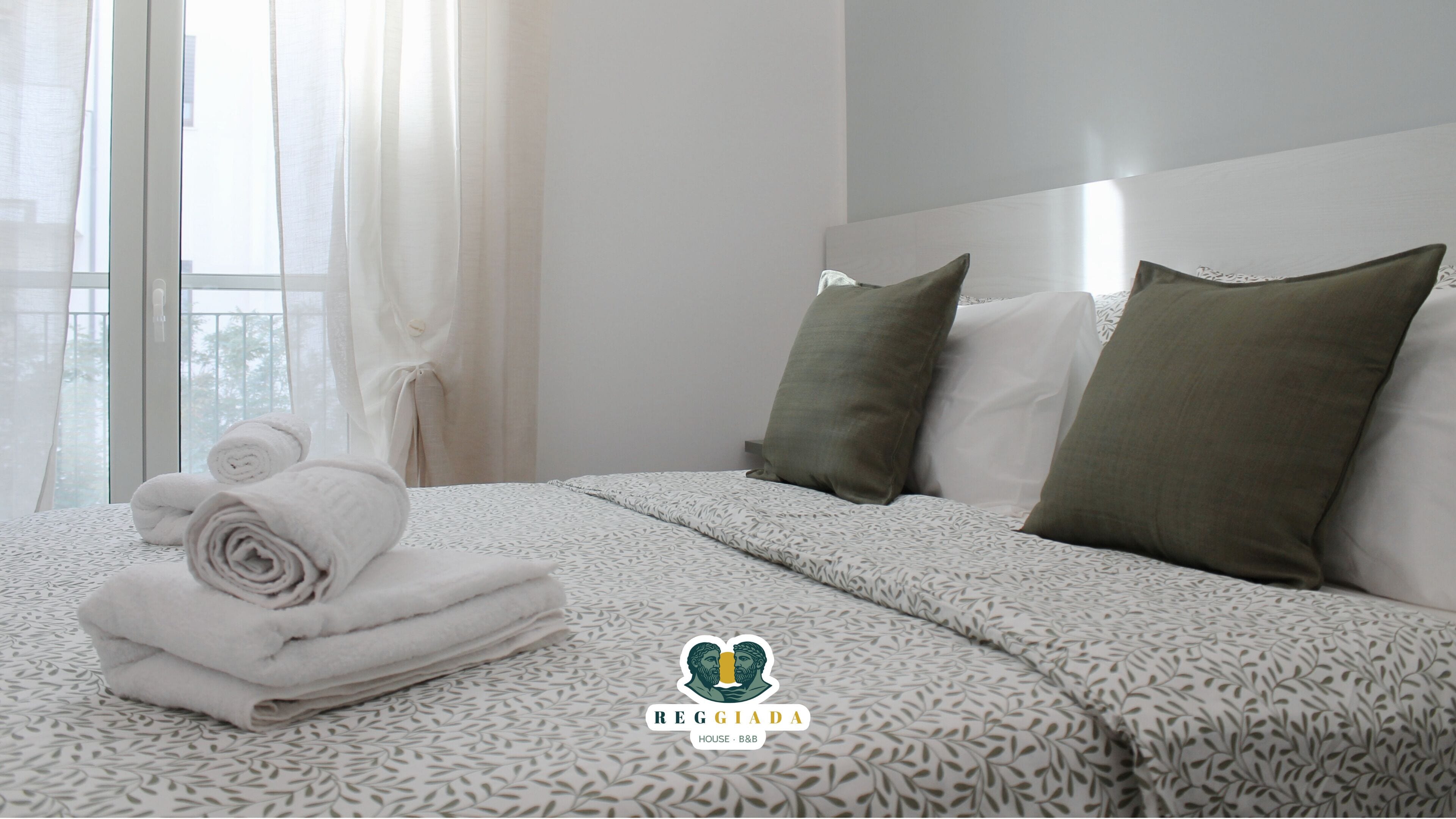 Deluxe Room, Balcony | In-room safe, desk, blackout drapes, soundproofing