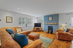 Smart-TV, Kamin, DVD-Player