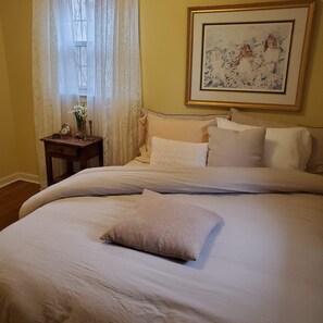 3 habitaciones, tabla de planchar con plancha, wifi y ropa de cama 