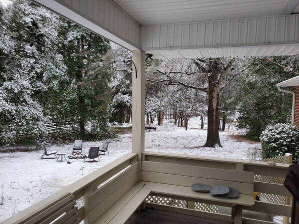 Property grounds - Private & Peaceful w/Hot Tub, Fireplace, Popcorn Machine. 15 Mins to Everything (Summerfield)