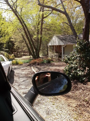 Private & Peaceful w/Hot Tub, Fireplace, Popcorn Machine. 15 Mins to Everything