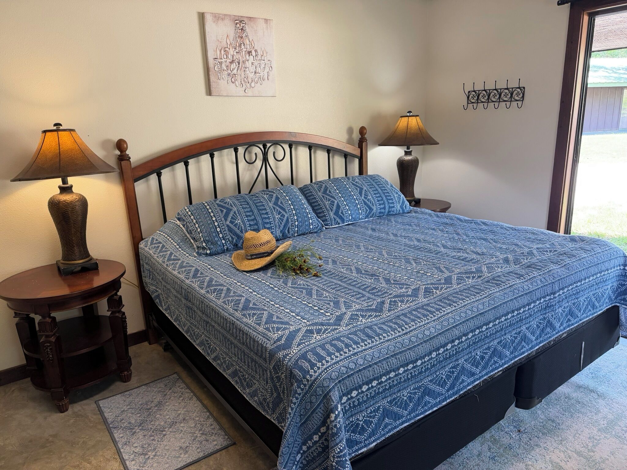 12 chambres, fer et planche à repasser, lit de bébé portatif