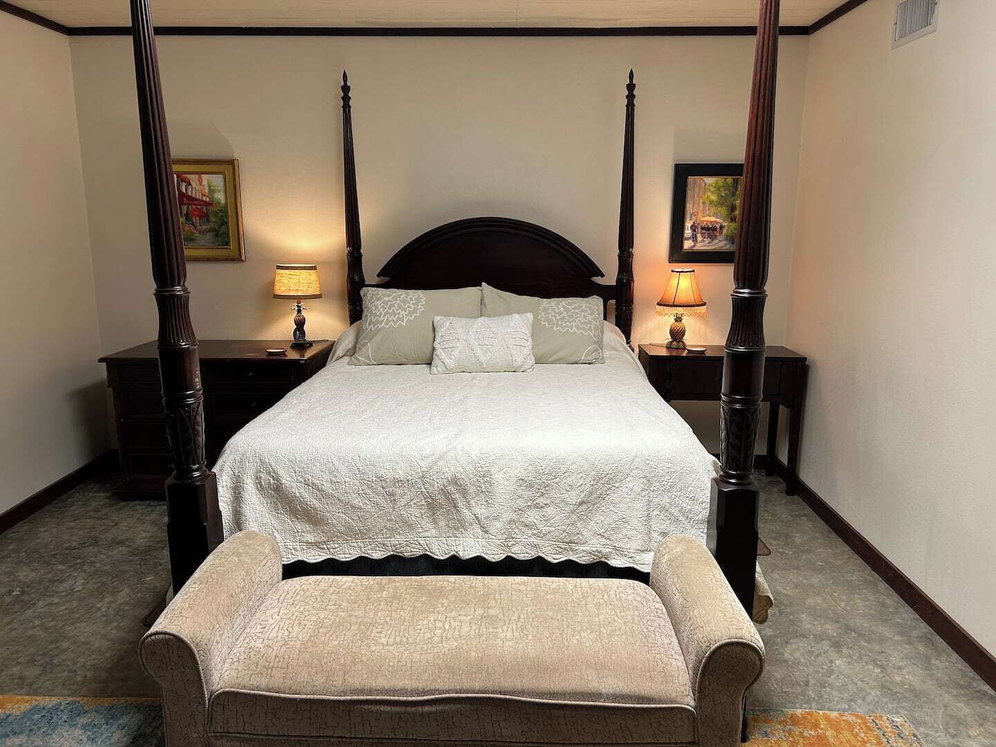 Fer et planche à repasser, lit parapluie, Wi-Fi gratuit, draps fournis