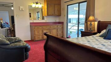 19 bedrooms, desk, iron/ironing board, travel cot