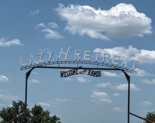 Legacy Ranch-Family Reunion Facility. Four Guest Houses, Recreation Center, & Swimming Pool