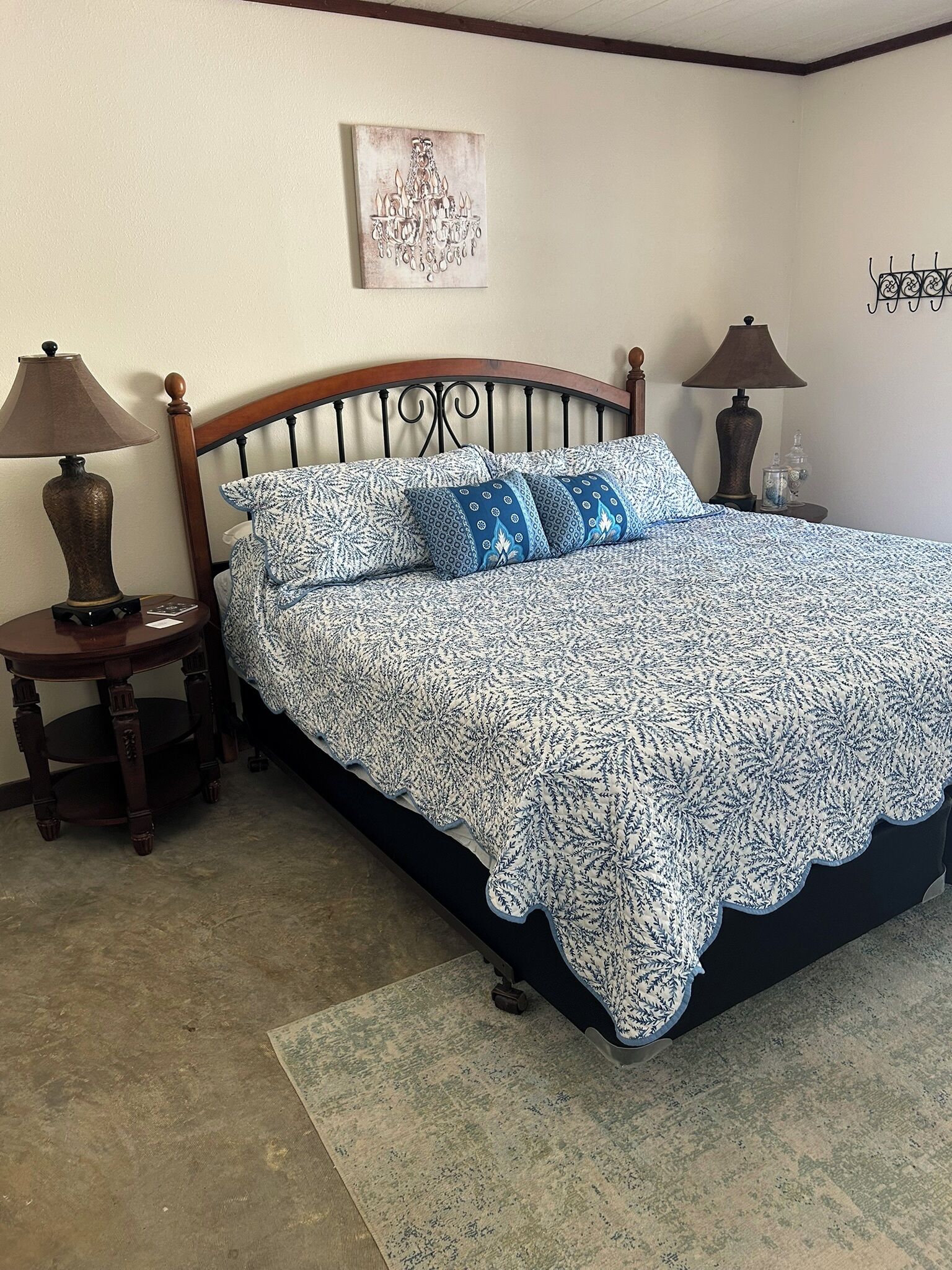 Fer et planche à repasser, lit de bébé portatif, accès au Wi-Fi (inclus)