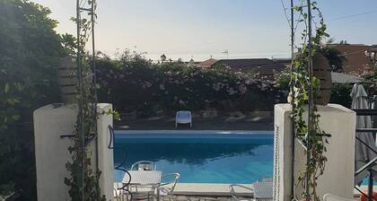 Spacious Family room that can accommodate up to 2 adults and 1 child. En-suite bathroom with shower. There is a king size bed and a single bed if required. The room has views of the village square.