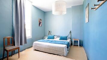 3 bedrooms, bed sheets