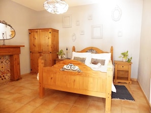 1 bedroom, free WiFi, bed sheets