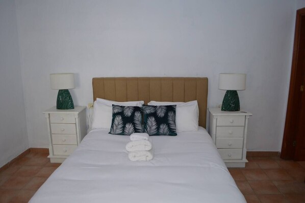 1 quarto, Wi-Fi de cortesia, roupa de cama
