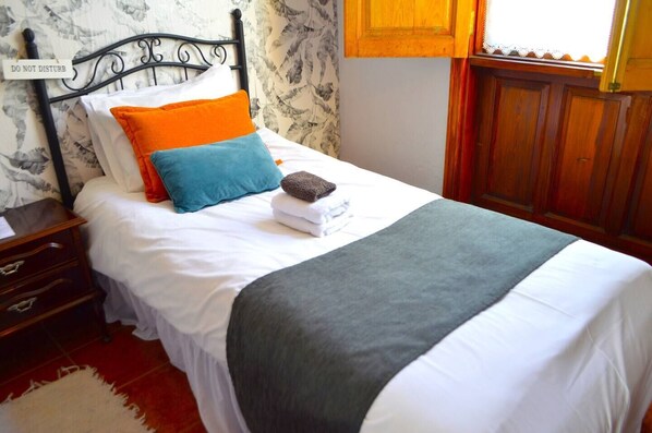1 quarto, Wi-Fi de cortesia, roupa de cama