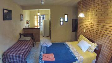 9 quartos, acesso à internet, roupa de cama