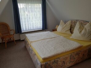 2 bedrooms, bed sheets
