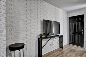 Interior - Family-Friendly Stay Near OSU & Boomer Lake (Stillwater)