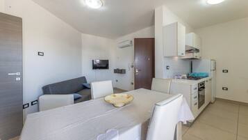 Apartment | Private kitchen | Fridge, oven