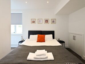 1 chambre, fer et planche à repasser, Wi-Fi gratuit, draps fournis