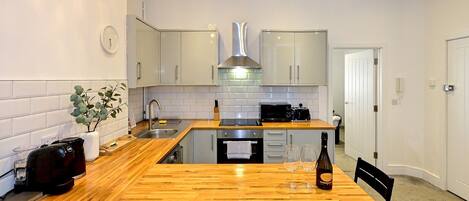 Fridge, microwave, oven, coffee/tea maker