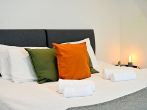 1 habitación, tabla de planchar con plancha, wifi gratis y ropa de cama