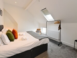 1 bedroom, iron/ironing board, free WiFi, bed sheets - Roath - Modern Flat Near City Centre W/Parking | Pass the Keys (Cardiff)