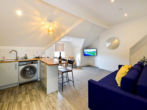 Roath - Modern Flat Near City Centre W/Parking | Pass the Keys