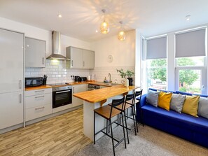 Fridge, microwave, oven, coffee/tea maker