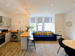 Fridge, microwave, oven, coffee/tea maker