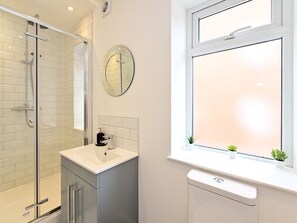 Douche, serviettes fournies