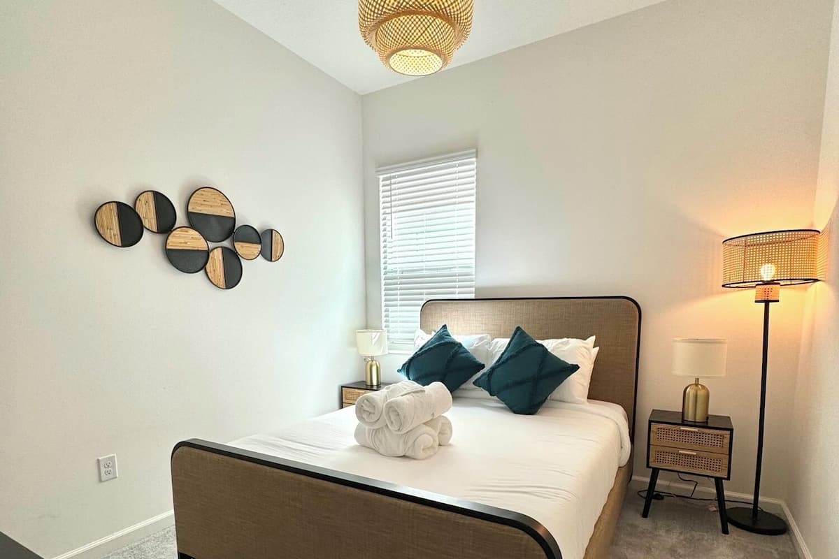 Double Room, 1 Queen Bed, Non Smoking, Private Bathroom
