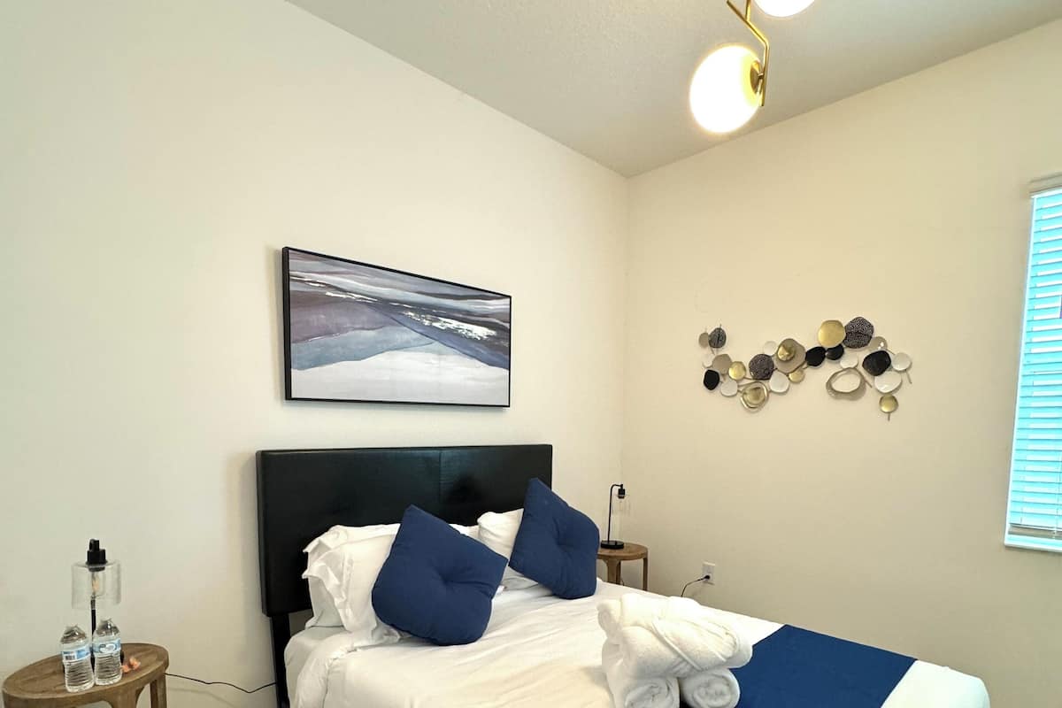 Double Room, 1 Queen Bed, Non Smoking, Private Bathroom