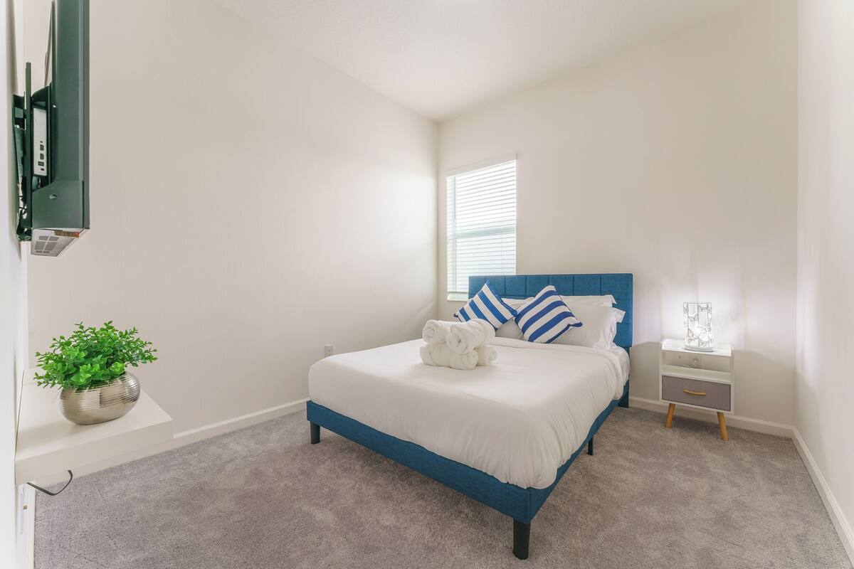 Double Room, 1 Queen Bed, Non Smoking, Private Bathroom