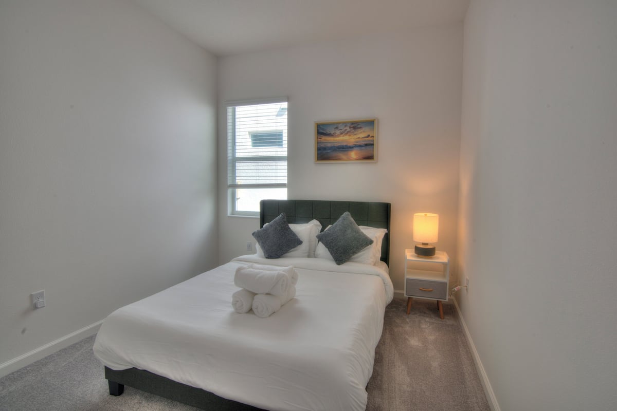 Double Room, 1 Queen Bed, Non Smoking, Private Bathroom