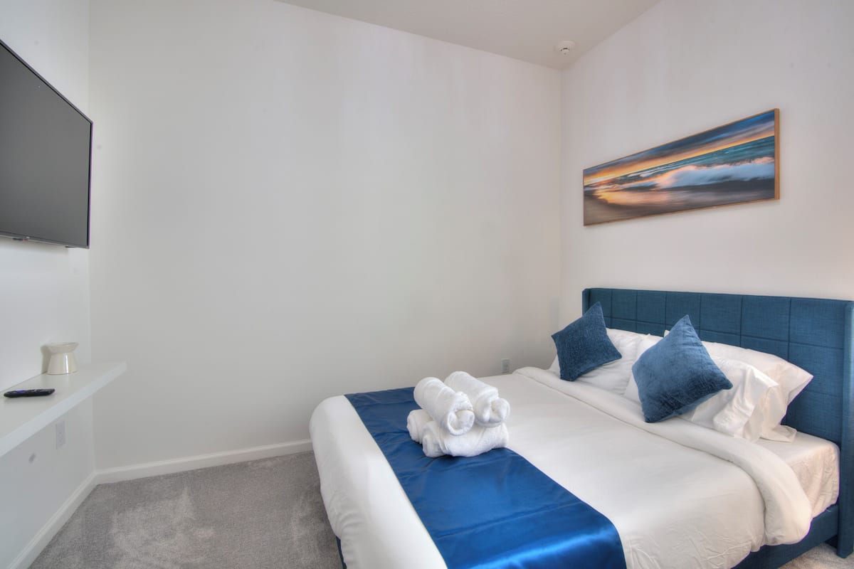Double Room, 1 Queen Bed, Non Smoking, Private Bathroom