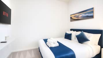 Double Room, 1 Queen Bed, Non Smoking, Private Bathroom | Free WiFi