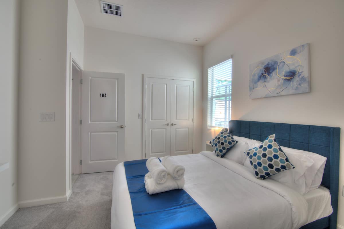 Double Room, 1 Queen Bed, Non Smoking, Private Bathroom