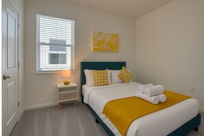 Double Room, 1 Queen Bed, Non Smoking, Private Bathroom | Free WiFi