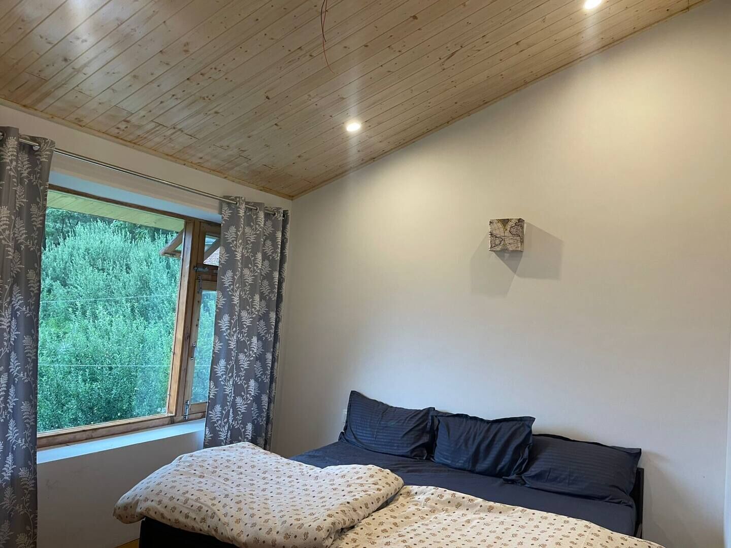 5 slaapkamers, een bureau, gratis wifi, beddengoed