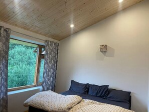 5 sovrum, skrivbord, gratis wi-fi och sängkläder