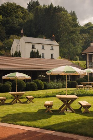 Exterior - The Royal George (Tintern)