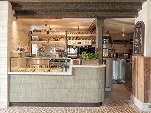Cafe - The Royal George (Tintern)