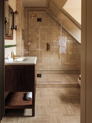 Bathroom - The Royal George (Tintern)
