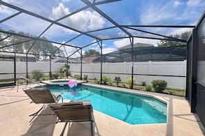 Outdoor pool, a heated pool - Cozy Palms Villa: 4BR, 3BA Home, South-Facing Pool & Spa – Mins to Disney! (Davenport)