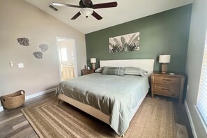 4 bedrooms, in-room safe, desk, iron/ironing board