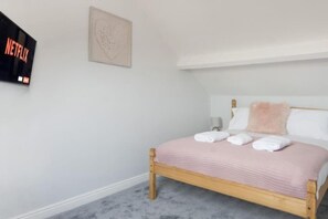 Iron/ironing board, WiFi, bed sheets